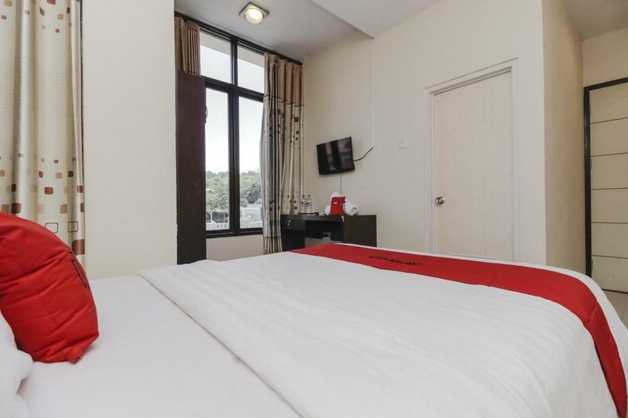 Reddoorz Plus @ Paal 2 Manado Esterno foto