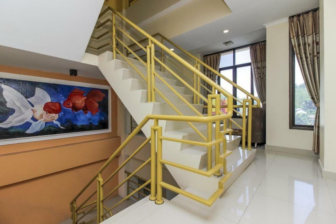 Reddoorz Plus @ Paal 2 Manado Esterno foto