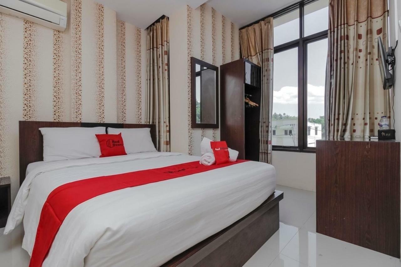 Reddoorz Plus @ Paal 2 Manado Esterno foto