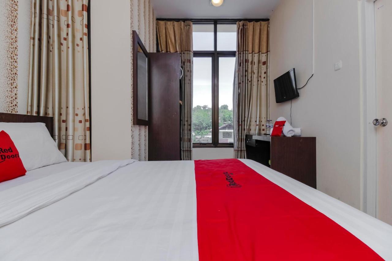 Reddoorz Plus @ Paal 2 Manado Esterno foto