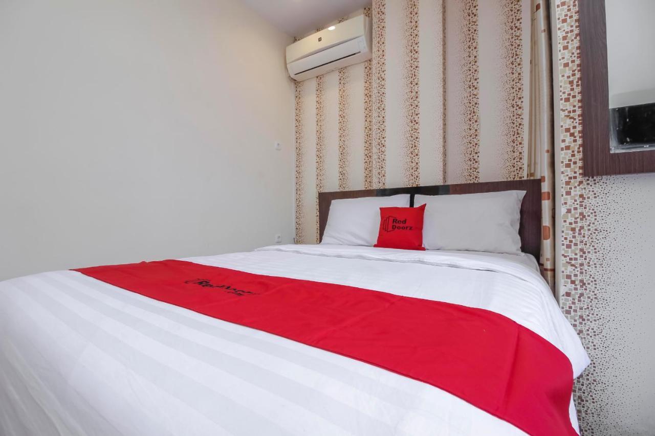 Reddoorz Plus @ Paal 2 Manado Esterno foto
